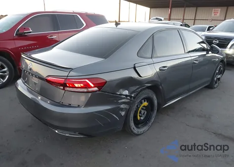 2020 Volkswagen Passat 2.0T R-Line z USA, uszkodzony, nr VIN 1VWMA7A38LC010761